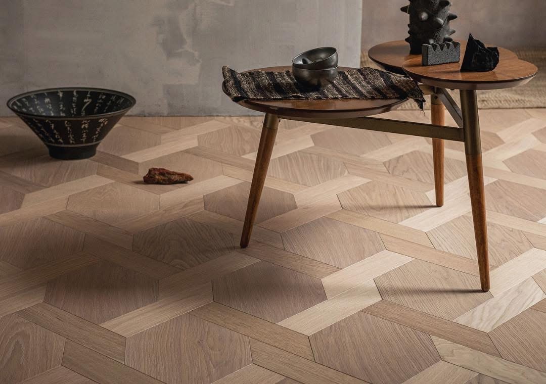 Piso de madera de ingeniería con patrón de espiga